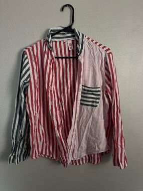 Vintage VS Striped Red and White Button-Up Shirt with Contrasting Pocket